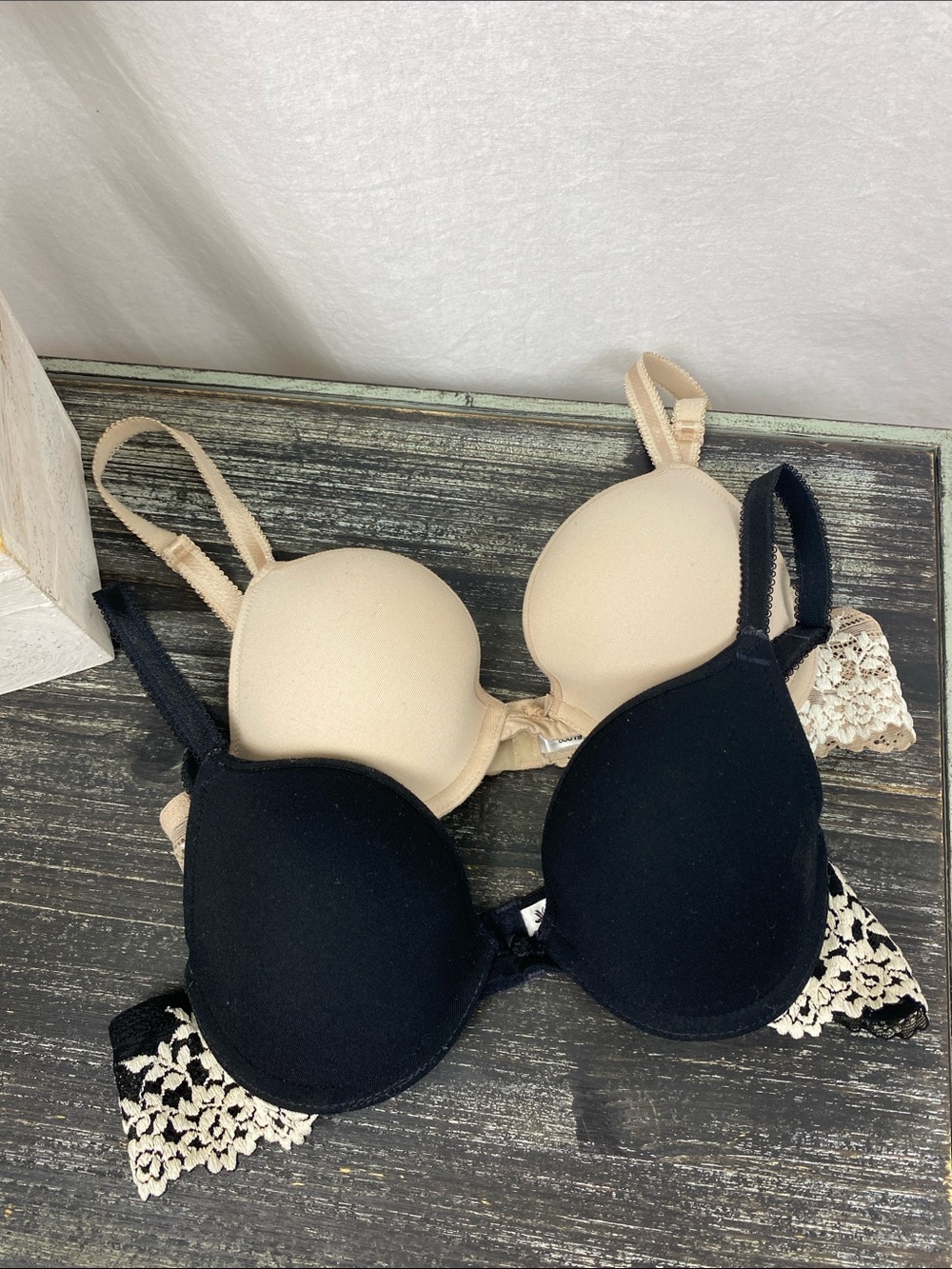 Wacoal SET of 2 Black & Nude Embrace Lace Underwire 858191 Bras 34A